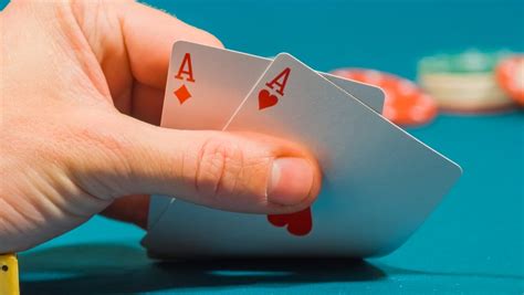 Poker Tells: Studying Your Opponents & Winning Online & Live.